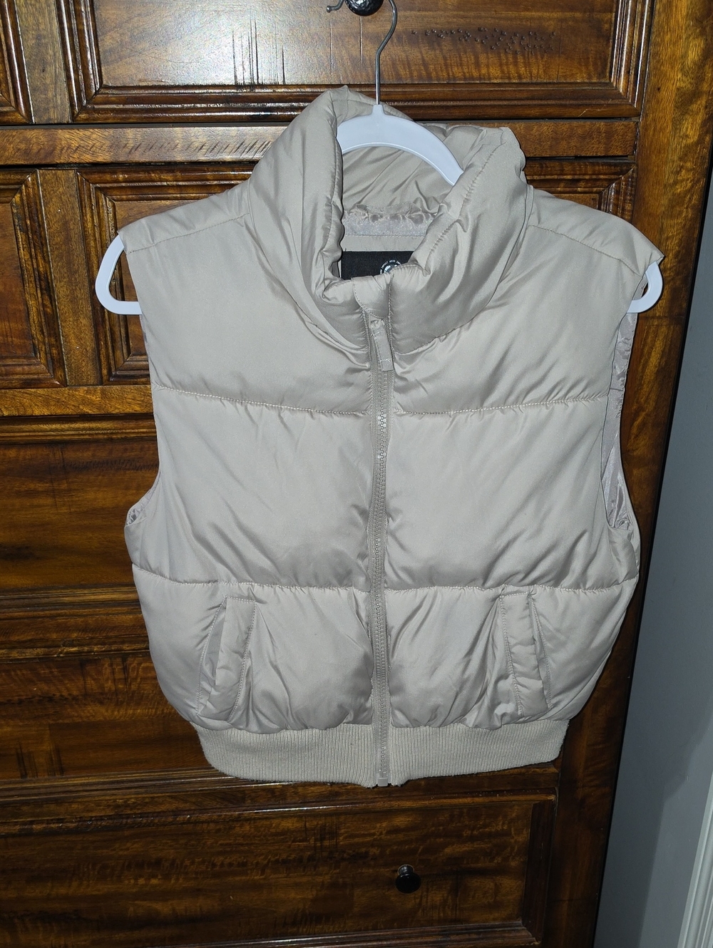 Aeropostale Womens Sz Small Tan Puffer Vest! Great Condition!